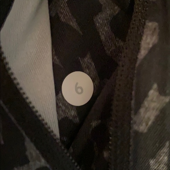 Lululemon all sport leggings / size 6 - Picture 4 of 4